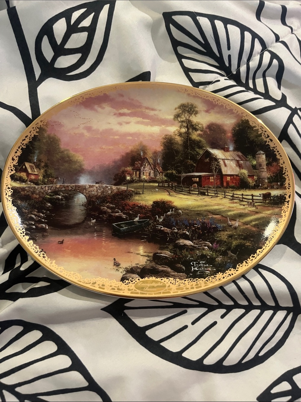 Thomas Kinkade “Lamplight Farm” collector plate